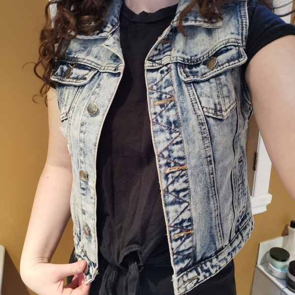 Jean jackets - Picture 2 of 4